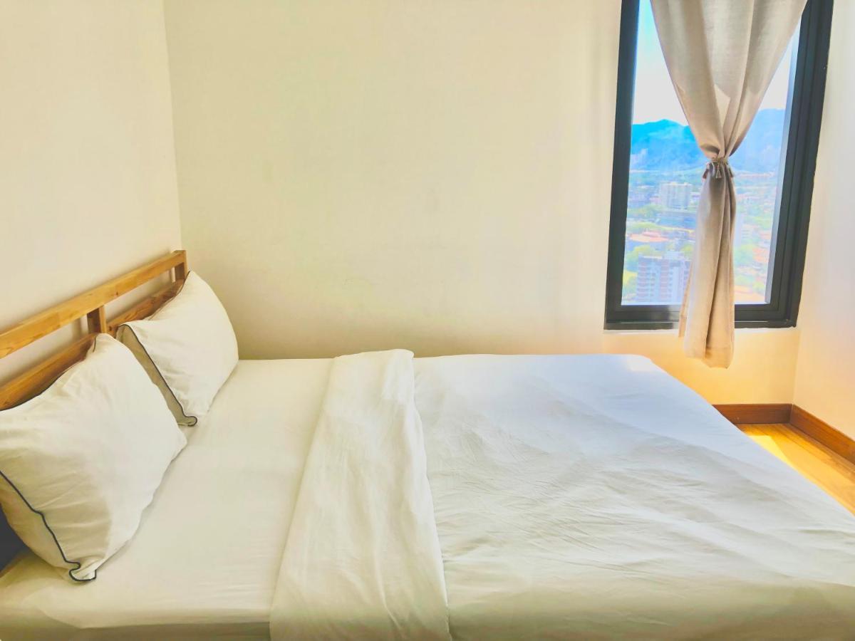 Tropicana 218 Macalister Netflix Unit By Blue Sky Holidays George Town Exterior photo